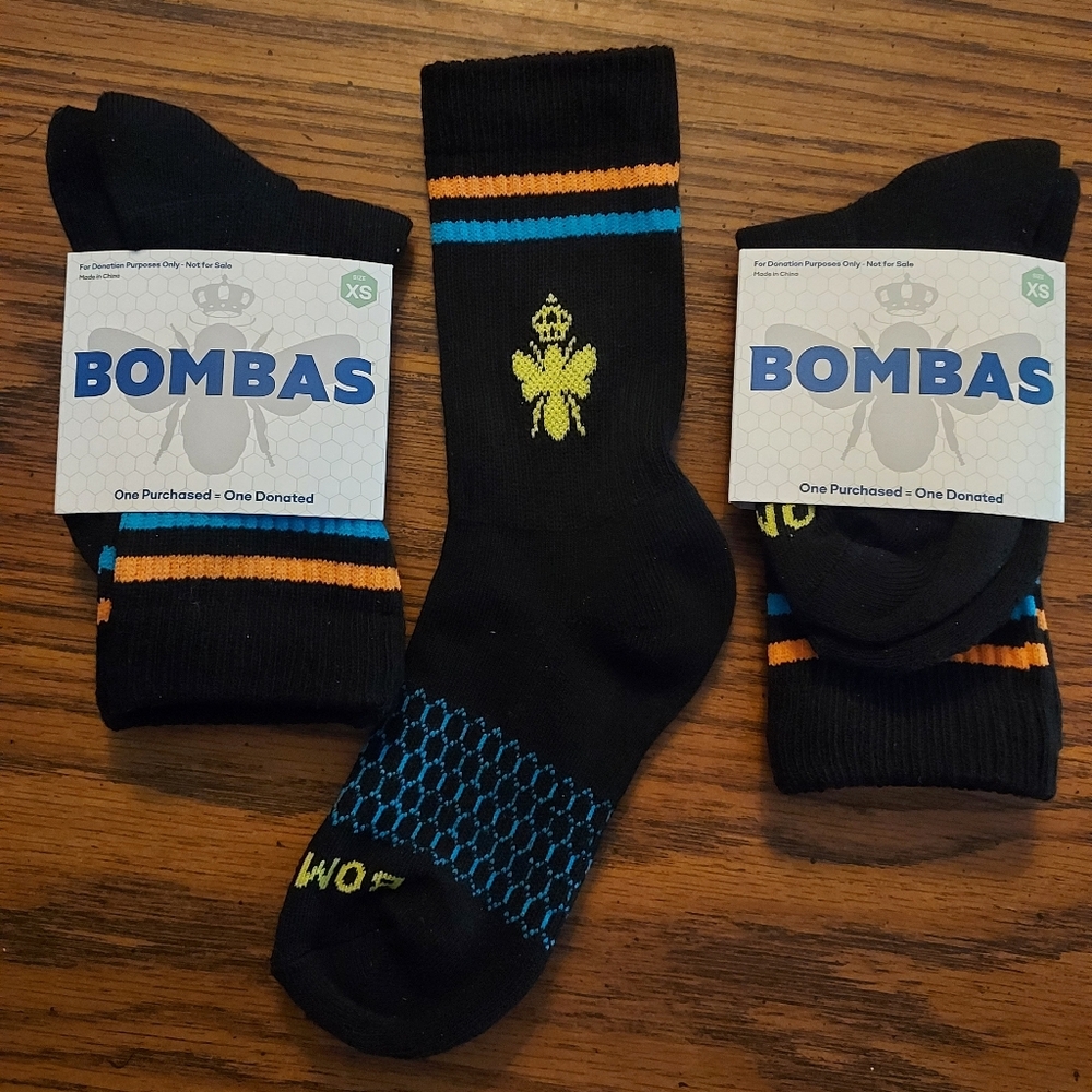 Bombas 2 Pairs Of Unisex Black Socks with Blue and Orange Stripes